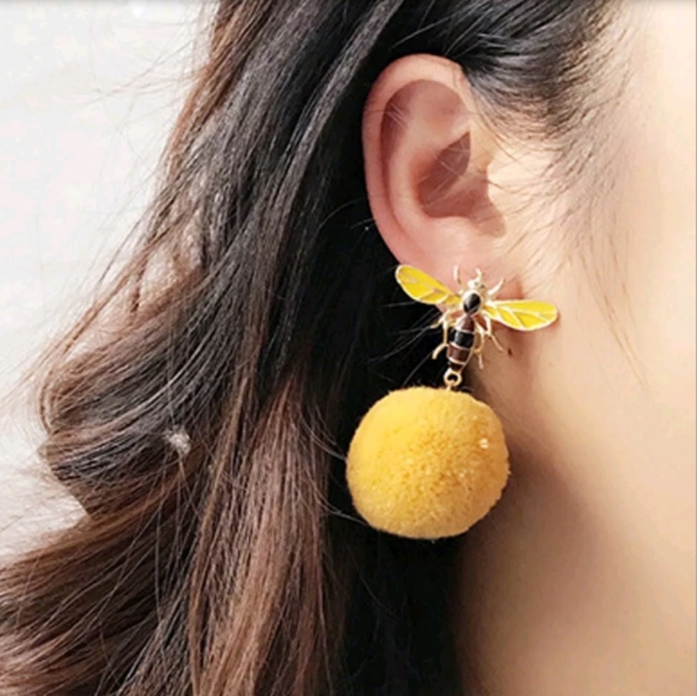 🦄 Bee Wasp Pom Pom Drop Statement Earrings - Picture 3 of 3